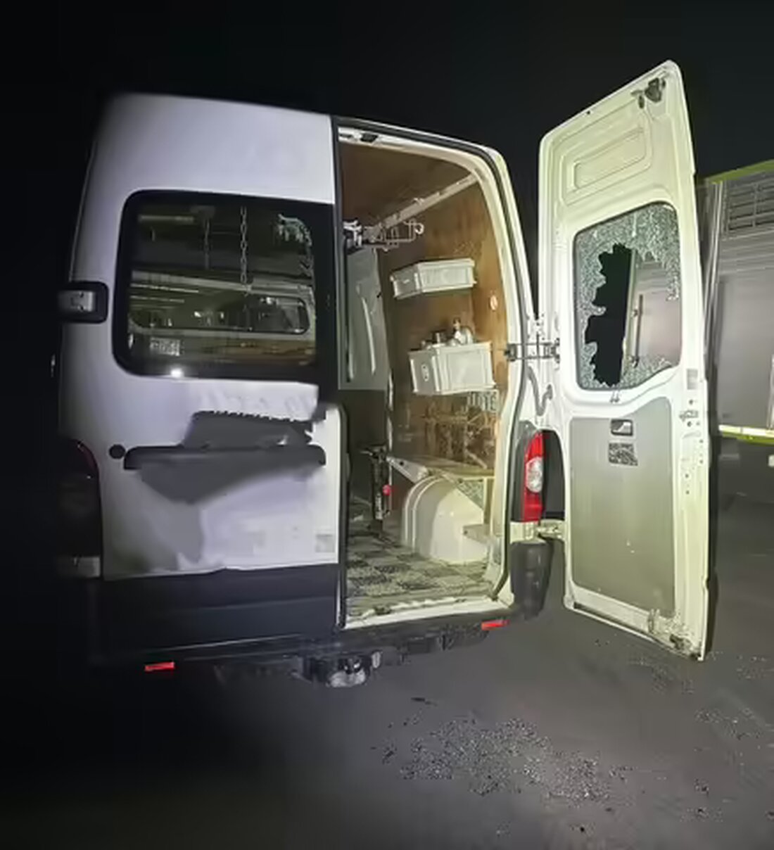 In Appenzell wurde am 9. März ein Motorrad aus einem Lieferwagen entwendet. Polizei sucht dringend nach Hinweisen zum Täter.