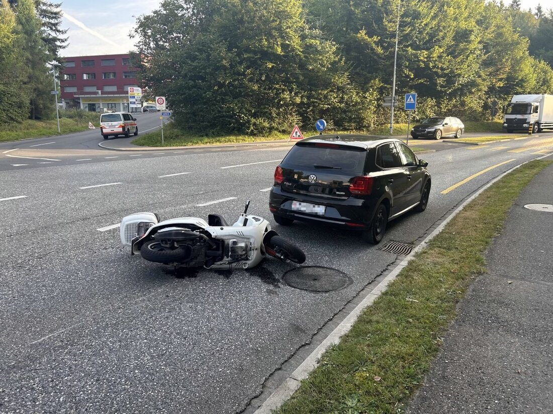 Am Dienstagmorgen kam es in Rapperswil-Jona zu einem Auffahrunfall zwischen Motorrad und Auto, bei dem ein 68-Jähriger verletzt wurde.