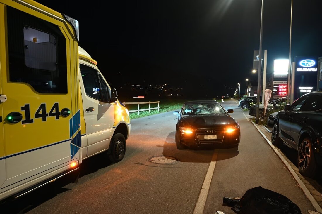 Am Dienstag, 26.08.2025, kam es auf der Zeughausstrasse in Mels zu einem Verkehrsunfall zwischen Motorrad und Auto, bei dem ein 17-Jähriger verletzt wurde.