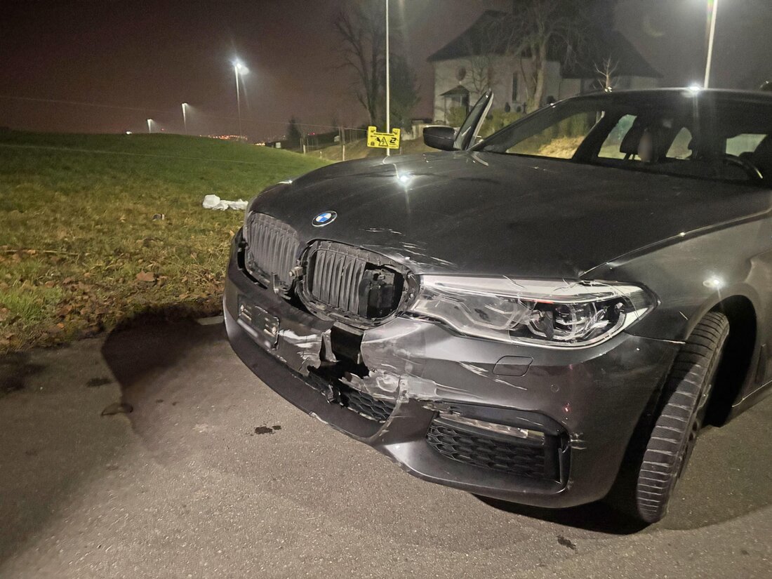 In Kreuzlingen verletzte sich ein Motorradfahrer bei einer Kollision mit einem Auto. Der 39-Jährige wurde ins Spital gebracht.