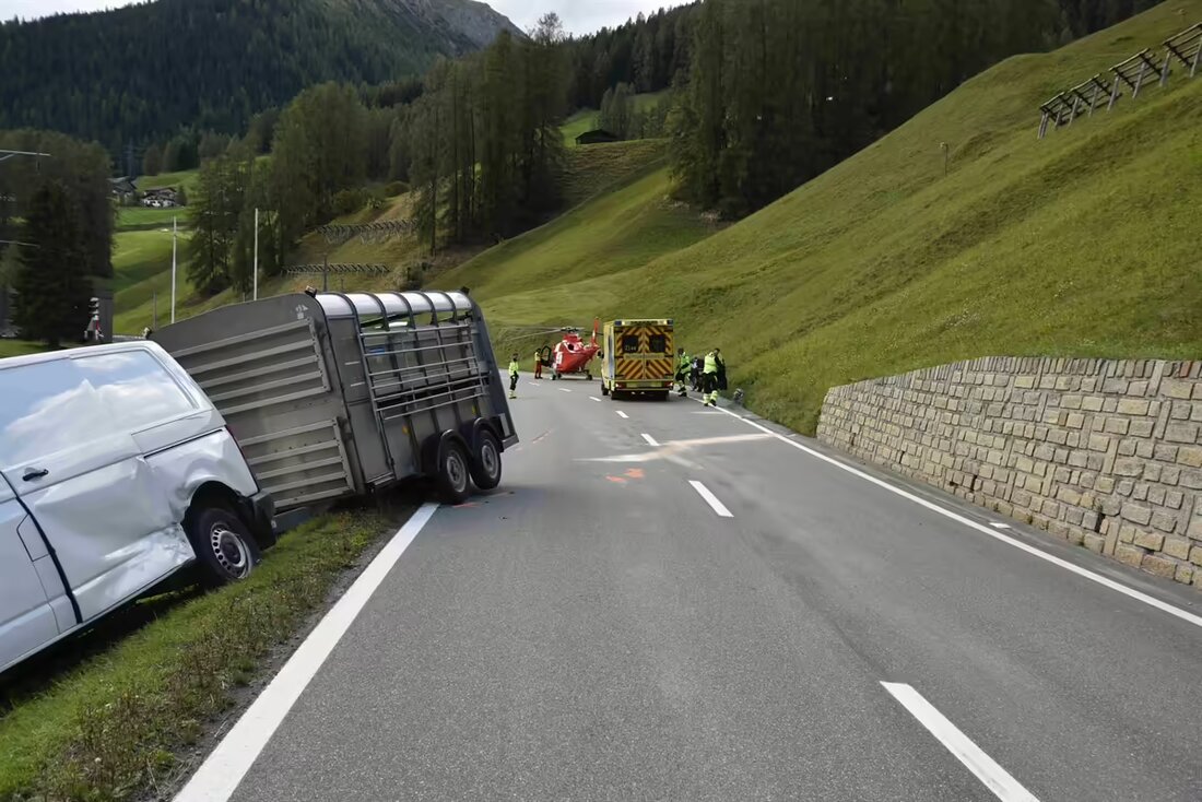 In Davos kam es zu einem Unfall mit einem Motorrad und einem Lieferwagen, der einen verletzten Fahrer zur Folge hatte.
