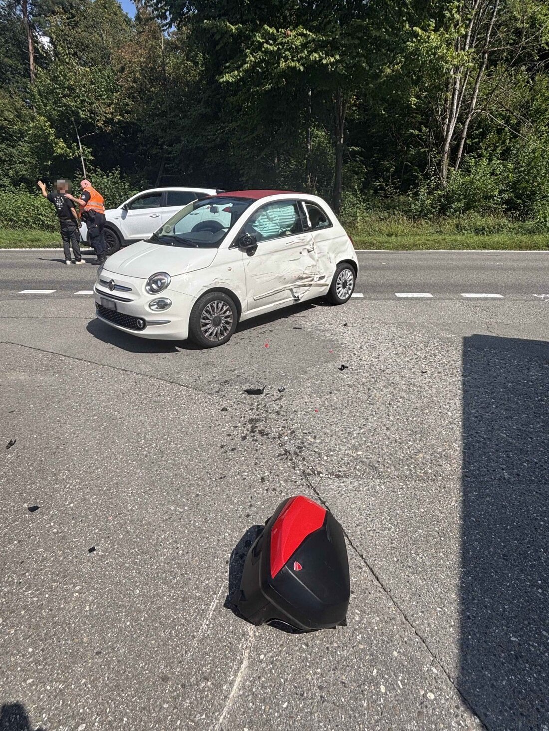 Bei einem Abbiegeunfall in Bremgarten wurde ein Motorradfahrer schwer verletzt. Die Kantonspolizei ermittelt.