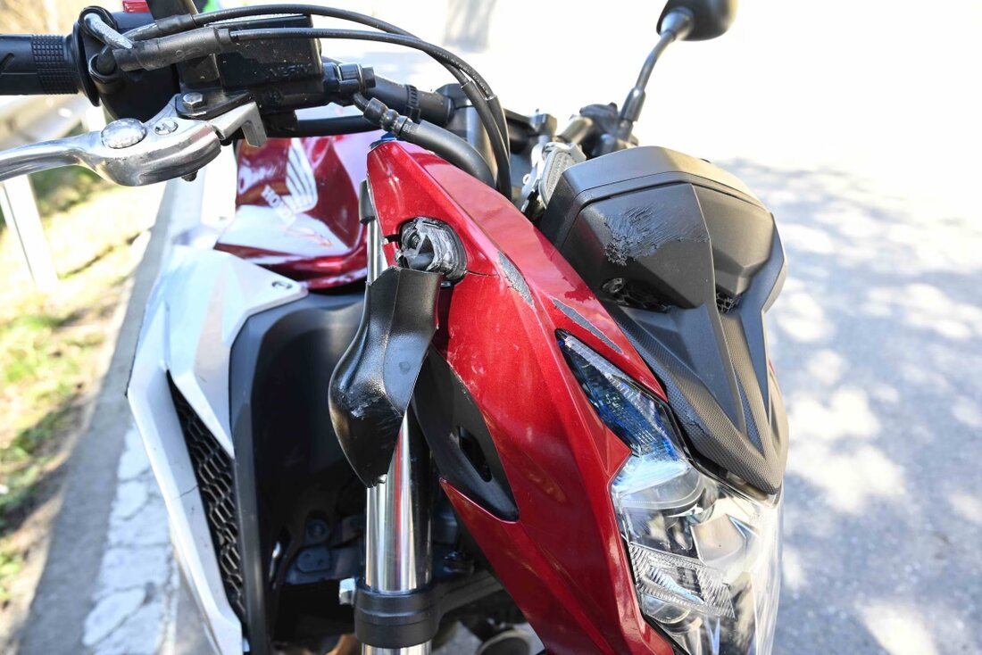 Ein 24-jähriger Motorradfahrer verletzte sich bei einem Selbstunfall in Untereggen. Er wurde ins Spital gebracht.
