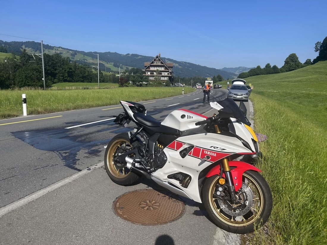 Am 19.06.2025 kam es in Ebnat-Kappel zu einem Verkehrsunfall zwischen Auto und Motorrad. Ein 18-Jähriger wurde leicht verletzt.