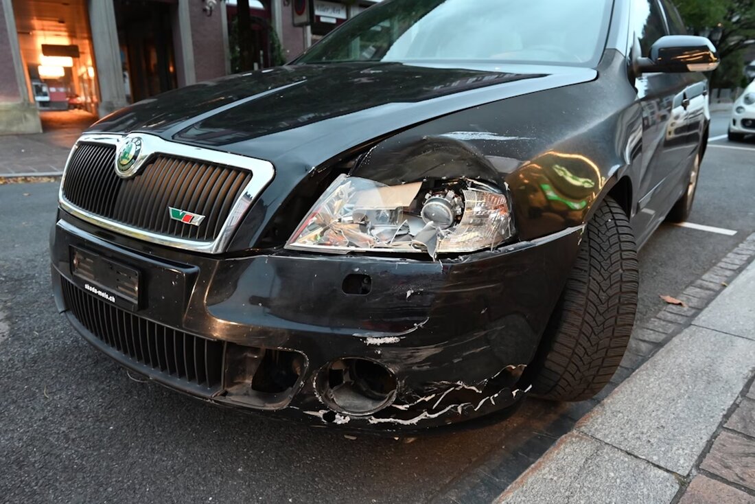 Am 30.10.2025 kam es in Bad Ragaz zu einem Verkehrsunfall zwischen einem Auto und einem Motorrad, bei dem ein 17-Jähriger verletzt wurde.