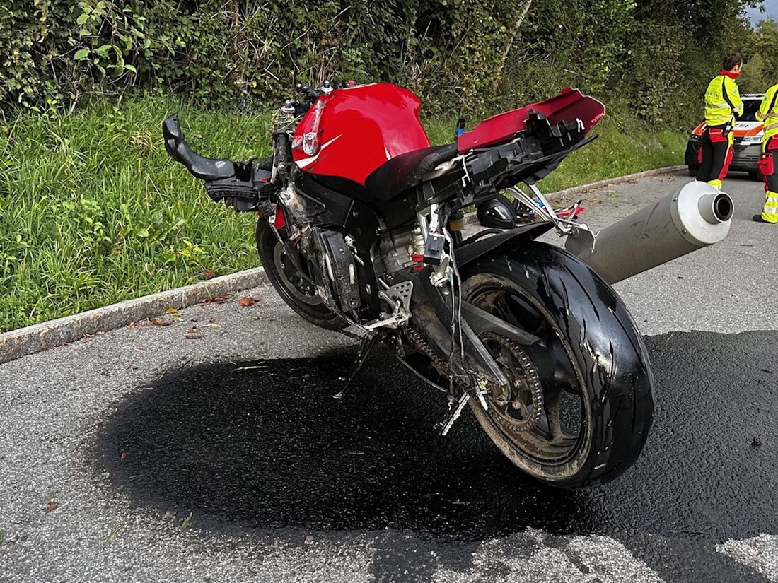 Am Donnerstag verletzte sich ein 24-jähriger Motorradfahrer bei einem Selbstunfall auf der Rütistrasse in Ermenswil leicht.