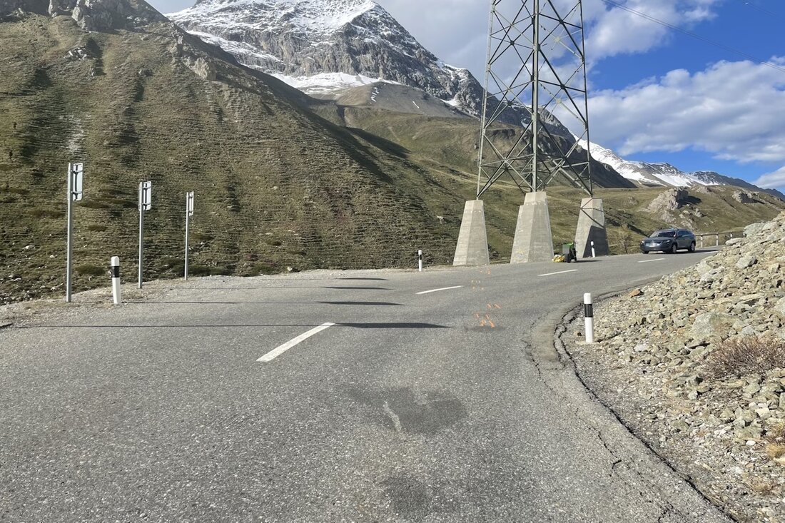 Am Samstag, den 1. Juni 2025, ereignete sich am Albulapass ein Motorradunfall, bei dem der 52-jährige Fahrer verletzt wurde.