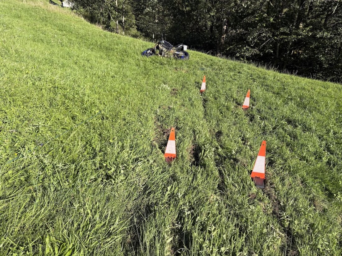 Am Sonntag kam es auf der Schwägalpstrasse zu einem Selbstunfall mit einem Motorrad, bei dem ein 24-Jähriger leicht verletzt wurde.