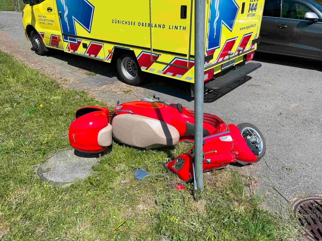 Am Samstag verunfallte eine 51-jährige Motorradfahrerin in Bollingen schwer. Rettungsdienst brachte sie ins Spital.