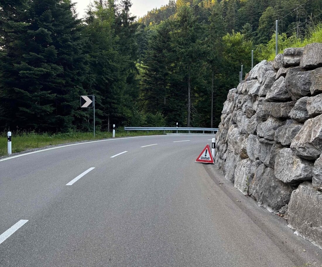 Am Dienstag ereignete sich in Gähwil ein Selbstunfall mit Motorrad. Eine 16-Jährige wurde verletzt und ins Spital gebracht.
