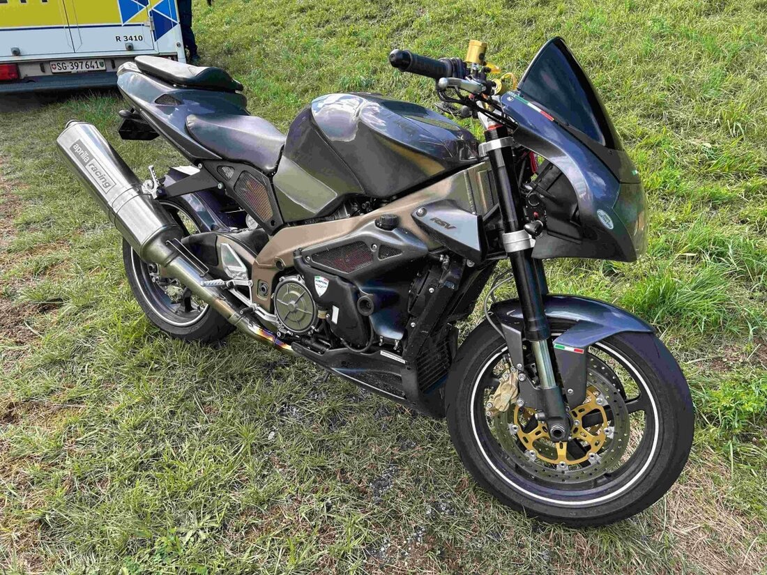 Ein 18-jähriger Motorradfahrer verletzte sich bei einem Selbstunfall auf der Hulfteggstrasse in Gähwil. Sachschaden entstanden.