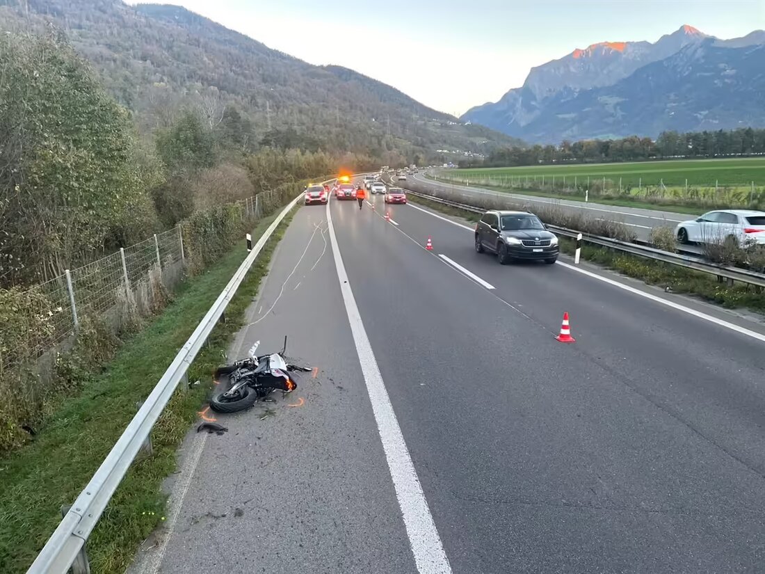 In Zizers kam es am Montag zu einem Motorradunfall auf der Autobahn. Die Polizei sucht dringend Zeugen des Vorfalls.