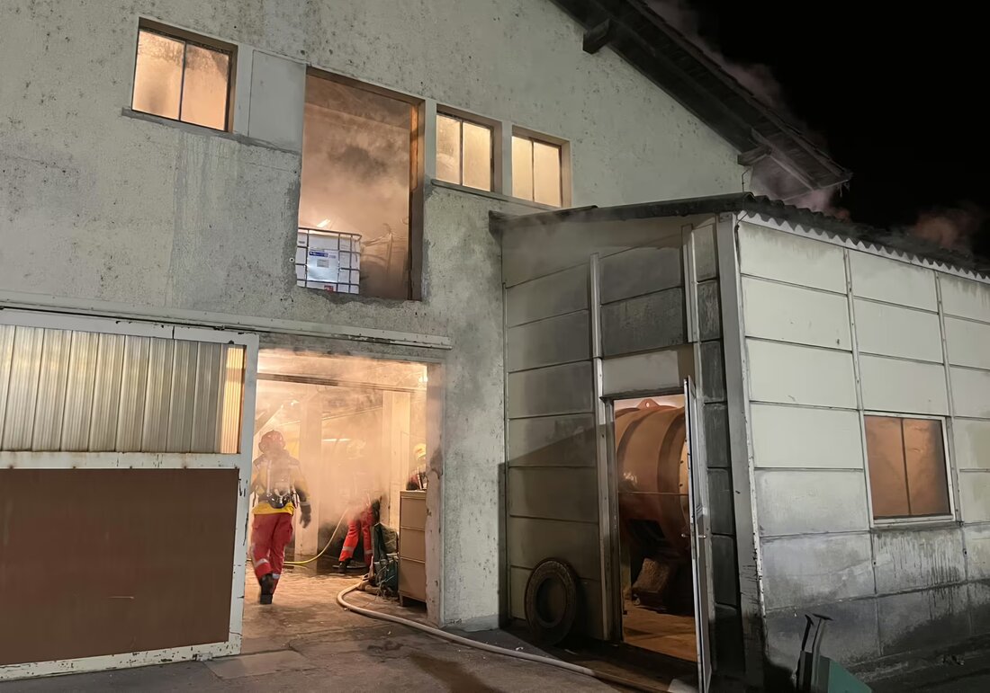 Mottbrand in Gachnang: Feuerwehr löscht Brand in Trocknungstrommel. Sachschaden entstanden, niemand verletzt, technische Ursache vermutet.
