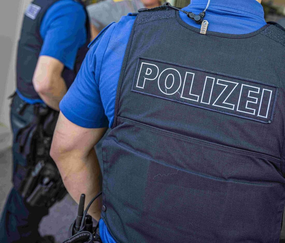 In Reute wurde ein 26-jähriger Mann wegen Bedrohung mit einer Pistole festgenommen. Hinweise auf psychische Probleme liegen vor.