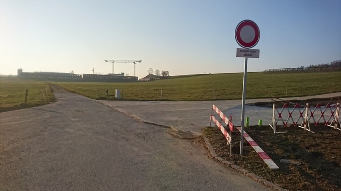 Mit dem Baubeginn der Verbindungsstrasse Grangeneuve-Agroscope wird die Anbindung für Langsamverkehr und Landwirtschaftsfahrzeuge verbessert.