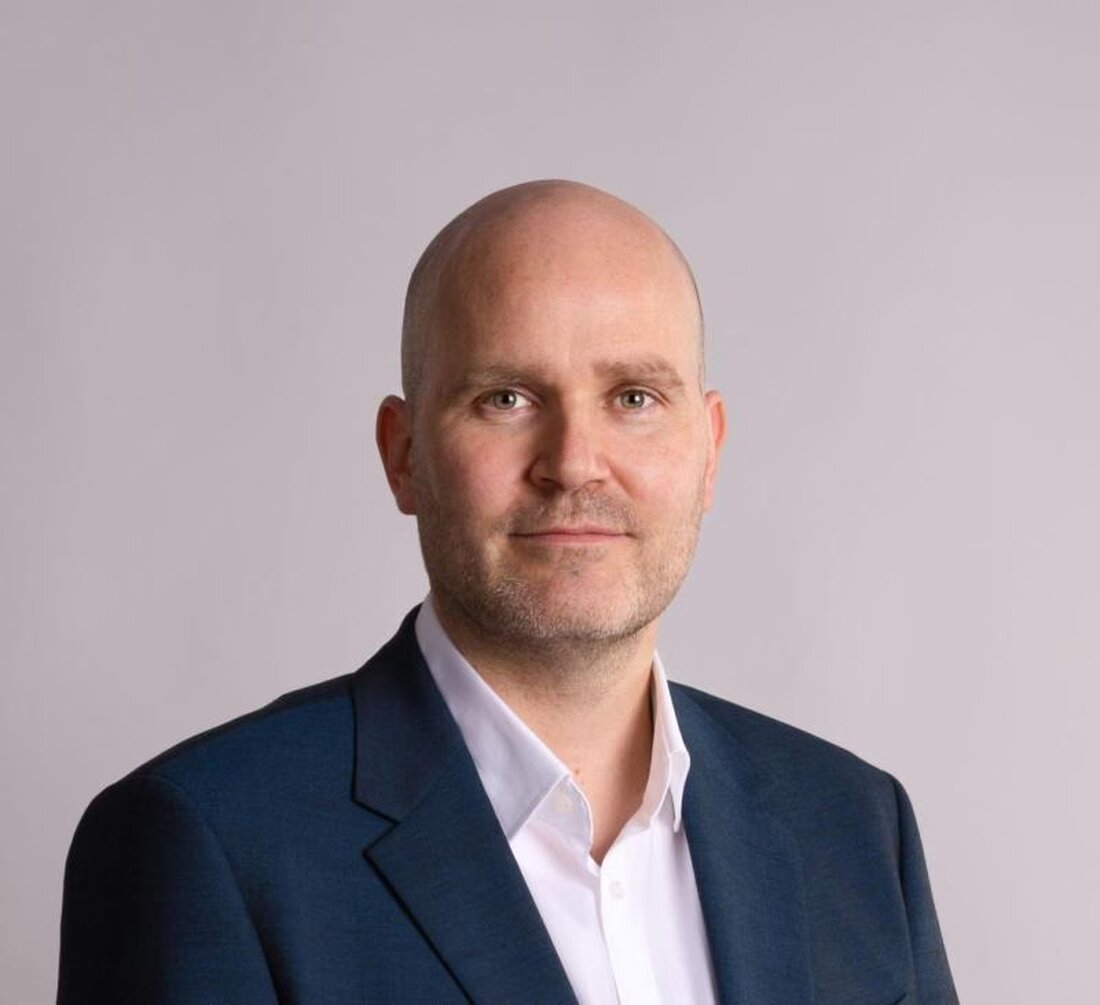Sylvain Bertschy wird neuer Generaldirektor des FNPG ab August 2025. Er bringt umfassende Erfahrung im Gesundheitswesen mit.