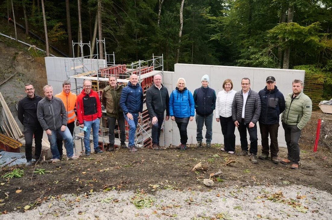 Die Landesrüfekommission traf sich am 8. Oktober 2025 in Liechtenstein, um Hochwasserschutzprojekte zu besprechen.