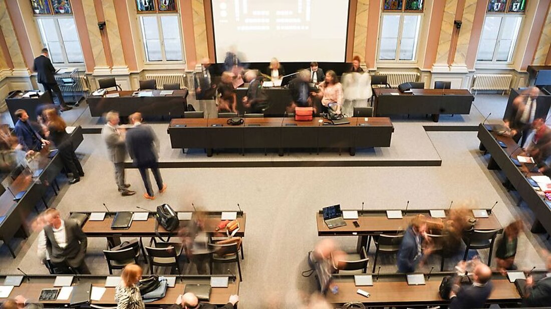 Am 25. Juni 2025 tagte der Landrat in Glarus, um neue Mitglieder zu vereidigen und zahlreiche Beschlüsse zu fassen.