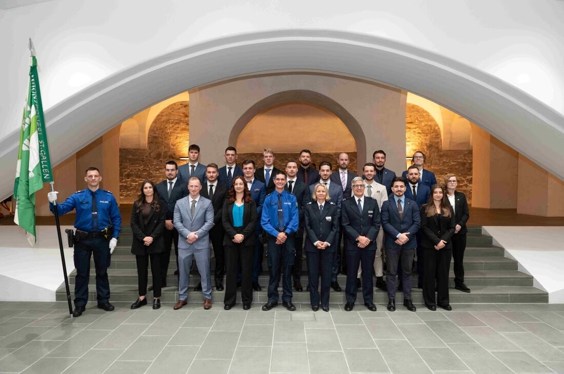 Am 02.10.2025 starteten 20 angehende Polizisten in St.Gallen ihre zweijährige Ausbildung an der Polizeischule Ostschweiz.