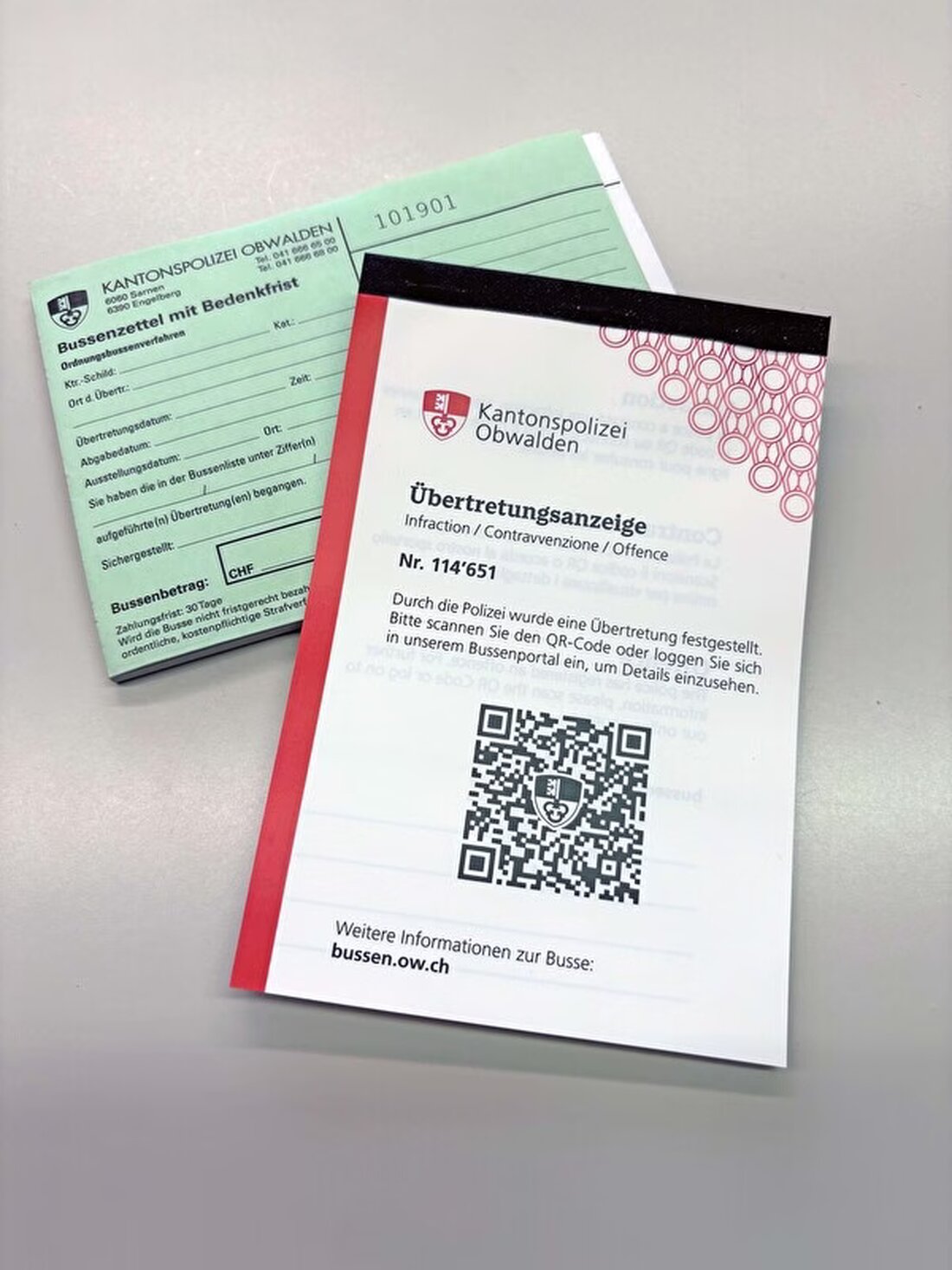 Ab dem 17. Januar 2025 ersetzt der neue QR-Bussenzettel den klassischen Einzahlungsschein. Die Digitalisierung vereinfacht die Zahlungsabwicklung und schützt die Daten der Betroffenen.