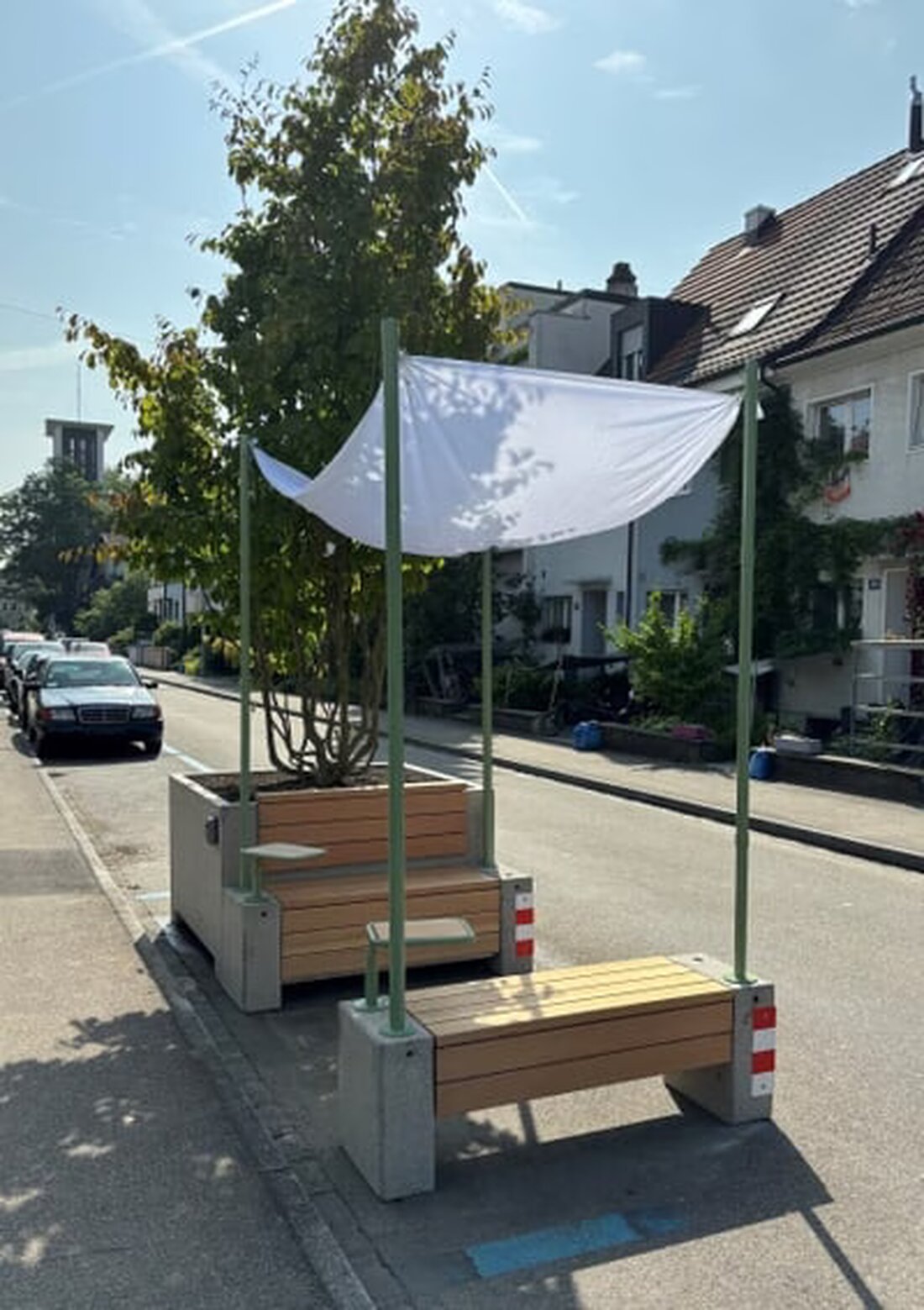 Basel testet neue, CO2-reduzierte Möbel für Begegnungszonen, um mehr Grün und Aufenthaltsqualität zu schaffen. Feedback willkommen!