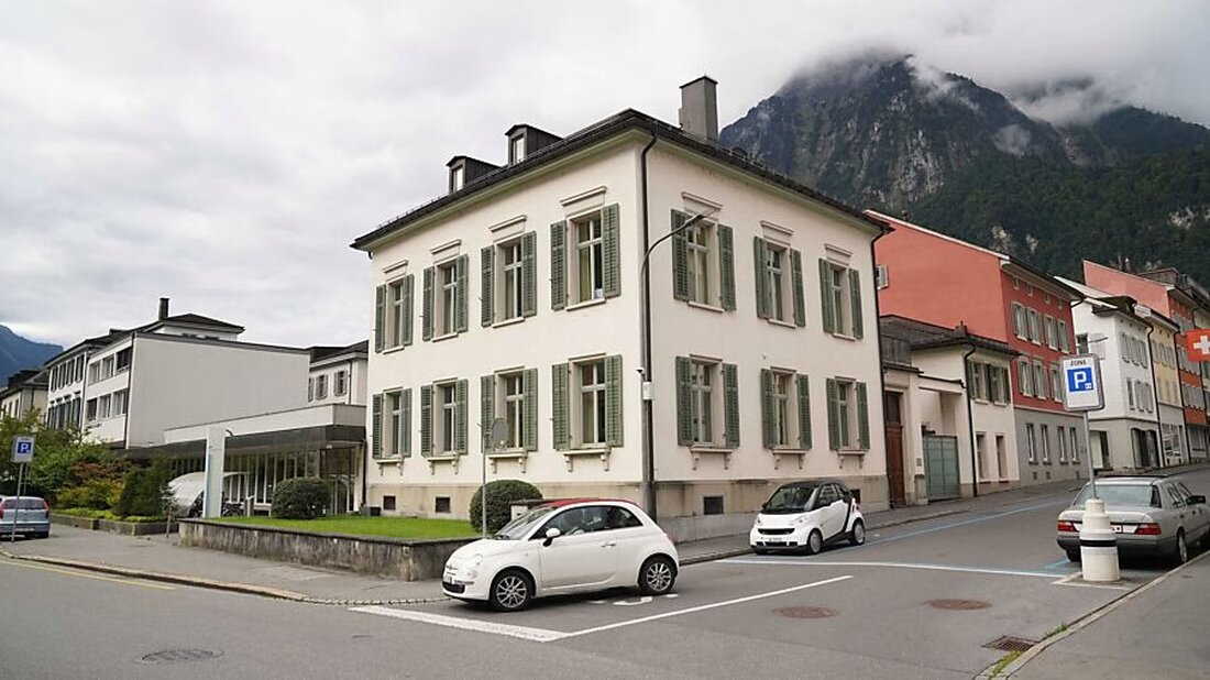 Glarus plant ein neues Verwaltungsgebäude zur Zentralisierung der Sozialstützpunkte, mit Beginn der Planung 2026.