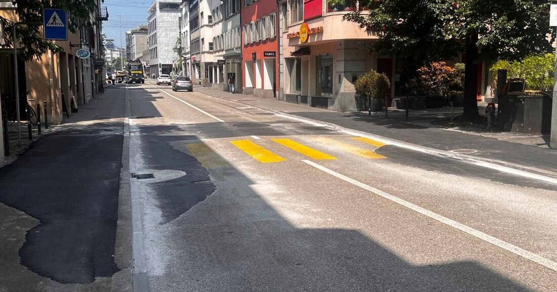 In der Neugasse in Zug erfolgen an zwei Juli-Wochenenden Belagsarbeiten mit Umleitungen. Wichtige Infos hier.
