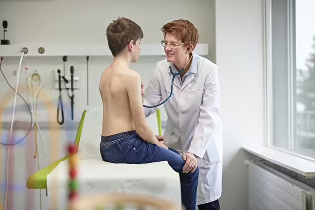 Im Kanton Nidwalden wurde eine Rahmenvereinbarung für eine Praxisassistenz in Kinderarztpraxen etabliert, um Nachwuchs für den Beruf zu fördern.