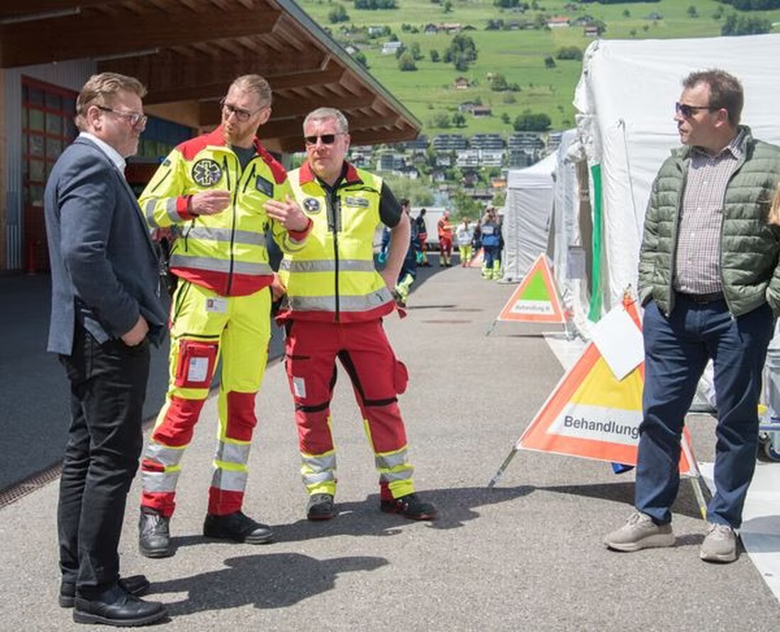 Rettungsdienste aus Nidwalden und Uri simulierten im Ernstfall den Katastrophen-Einsatz und verbesserten die Zusammenarbeit.
