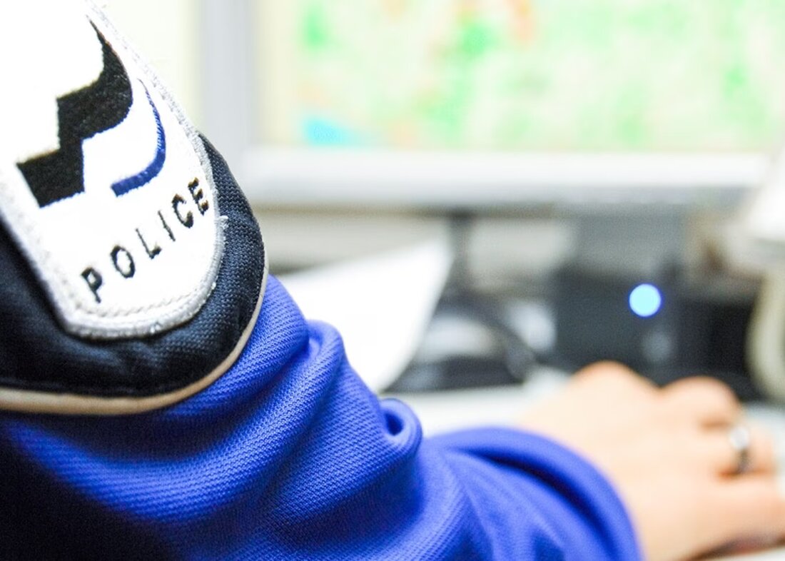 Am 23. Januar 2026 wurde in Domdidier eine Ölverschmutzung des Baches «Hôpital» gemeldet. Ursache unklar, Feuerwehr im Einsatz.