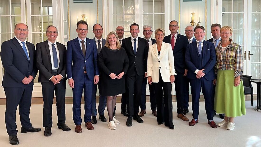 Ostschweizer Regierungsvertreter treffen Bundespräsidentin Karin Keller-Sutter zu Gesprächen über Finanzpakete und digitale Verwaltung.