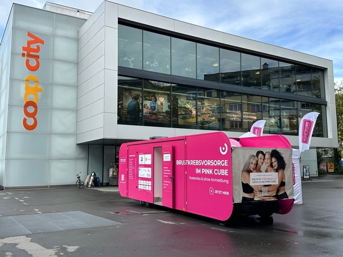 Heute von 10 bis 17 Uhr auf dem Bundesplatz in Zug: PINK CUBE bietet kostenlose Brustkrebsvorsorge und Informationen zur Früherkennung.