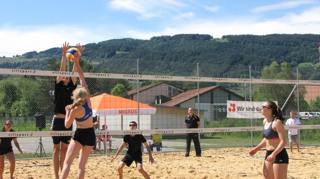 Am 29. April 2020 kämpfen Dreierteams beim Kantonalen Schulsporttag Beachvolleyball in Wangs um die Qualifikation für den Schweizerischen Schulsporttag.