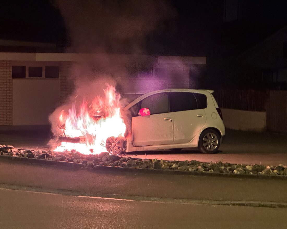 In Wängi ereignete sich in der Nacht ein Autobrand auf der Lommiserstrasse. Verletzt wurde niemand, die Brandursache wird ermittelt.
