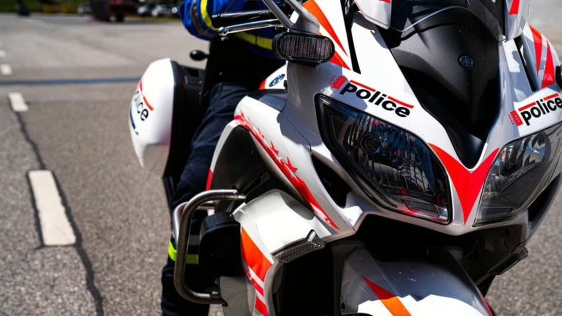 In Sitten wurde ein 46-Jähriger mit einem Elektrotrottinett mit 87 km/h gestoppt. Das Fahrzeug war nicht angemeldet und unversichert.