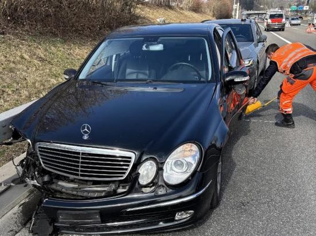 Ein 30-jähriger Schweizer wurde nach einer rasanten Flucht auf der A1 bei Töss von der Polizei gestoppt und festgenommen.