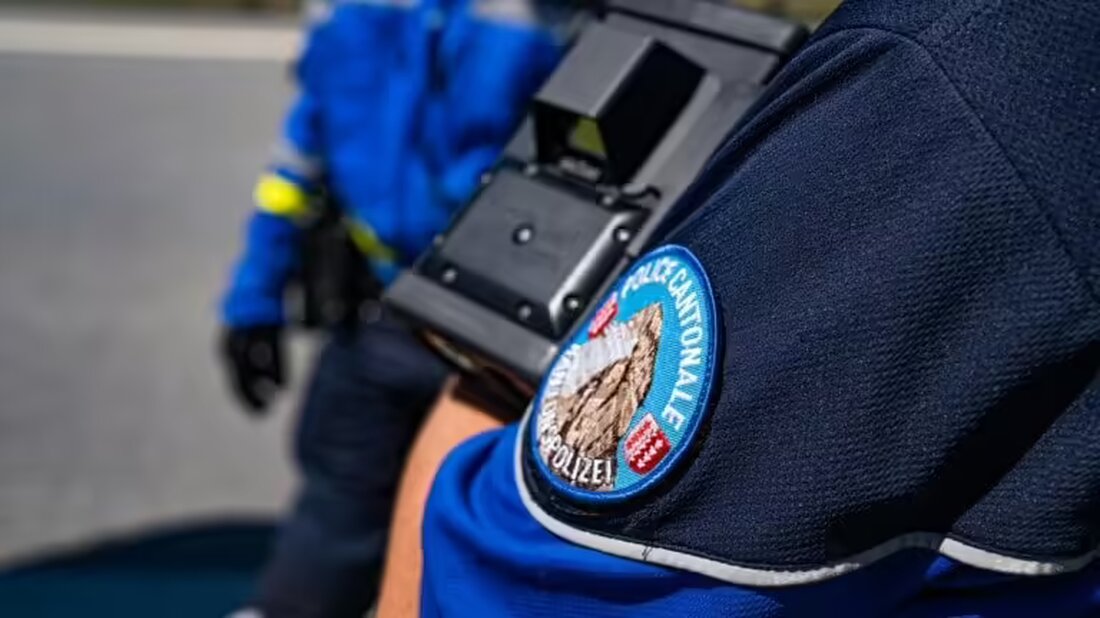 Im August 2025 registrierte die Kantonspolizei Wallis zwei neue Raserdelikte mit drastischen Geschwindigkeitsübertretungen.
