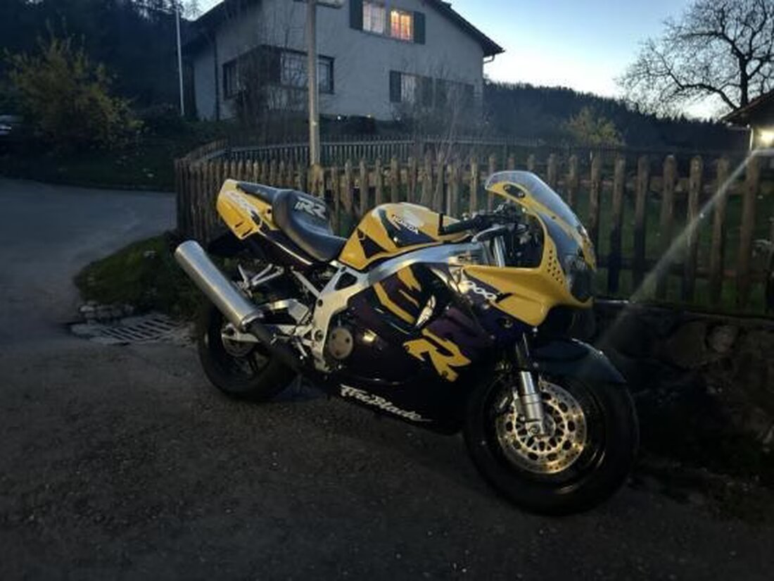 Ein 18-Jähriger überschritt in Langnau am Albis die Höchstgeschwindigkeit um 50 km/h und wurde von der Kantonspolizei festgenommen.