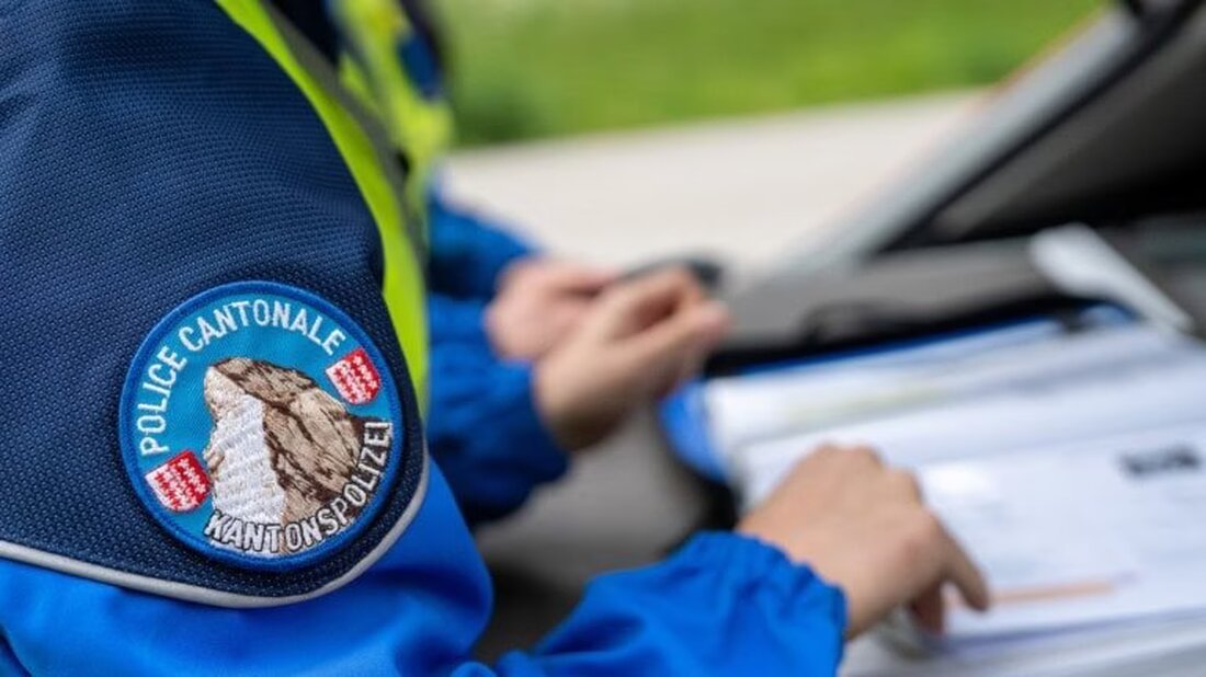 Im Oktober 2025 registrierte die Walliser Polizei mehrere Verkehrsverstöße, darunter zwei erhebliche Raserdelikte mit überhöhten Geschwindigkeiten.