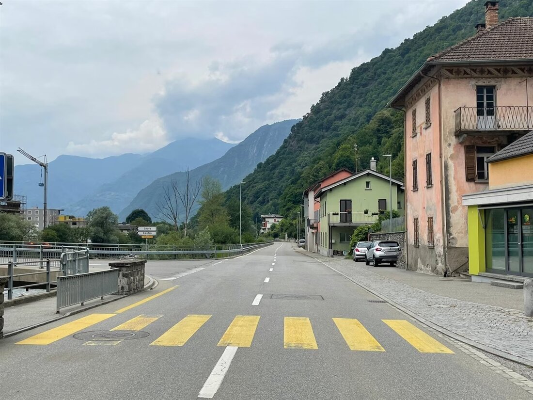 Am Donnerstag erfasste die Kantonspolizei Graubünden in Roveredo einen Raser, der die Geschwindigkeit um 51 km/h überschritt.