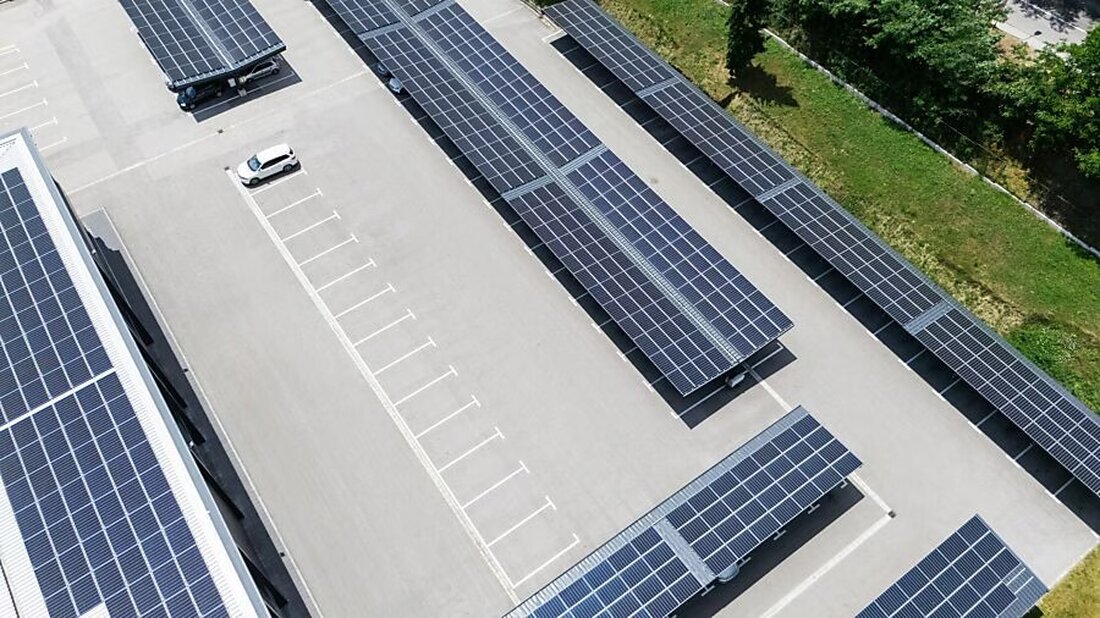 Der Regierungsrat Glarus ändert die Vollzugsverordnung, wodurch Gebühren für Fotovoltaikanlagen ab 2026 entfallen.