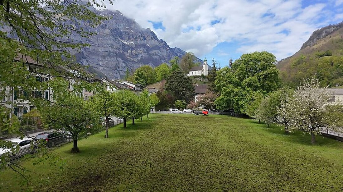 Der Regierungsrat hat am 22. April 2025 Zuschüsse für eine archäologische Grabung in Glarus genehmigt, um historische Siedlungsstrukturen zu erforschen.