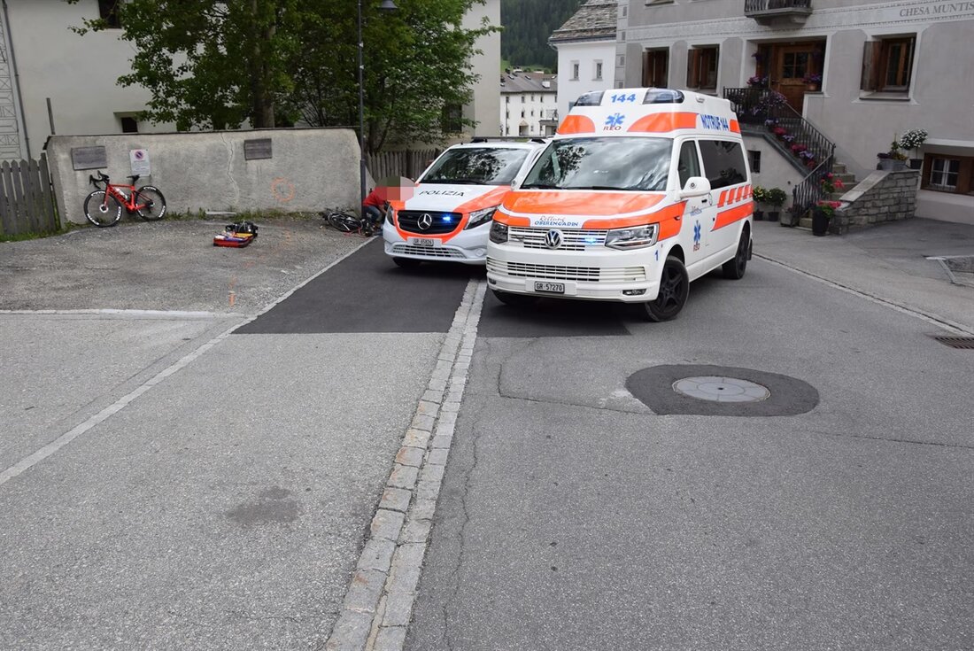 Ein 27-jähriger Rennradfahrer wurde in La Punt schwer verletzt, nachdem er in einer Kurve mit einer Mauer kollidierte.