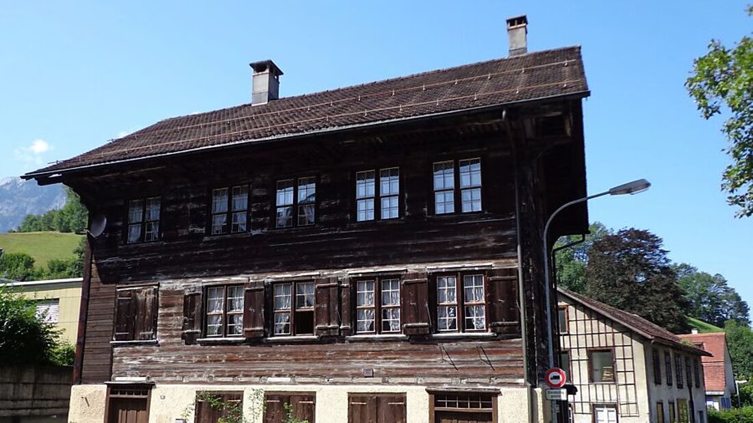 Der Regierungsrat hat am 24. Juni 2025 einen Denkmalschutzbeitrag für die Renovation der ehemaligen Stoffdruckerei in Glarus genehmigt.