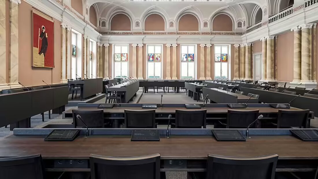 Der Kanton Glarus startet eine Vernehmlassung zur Reform des Gemeinderechts, um Gemeinden mehr Gestaltungsspielraum zu geben.