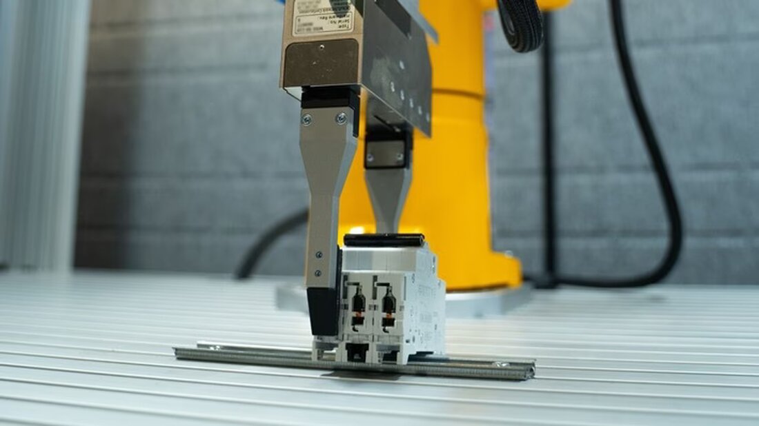 Das Forschungsprojekt KoKIRo von robominds GmbH revolutioniert die Montageautomatisierung mit KI und neuester Sensortechnologie.