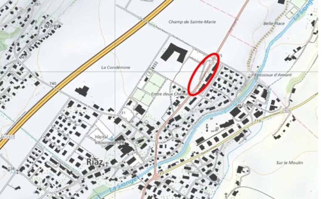 In Riaz beginnen die Arbeiten zur Neugestaltung der Kreuzung vor der Orientierungsschule, um Sicherheit und Barrierefreiheit zu verbessern.