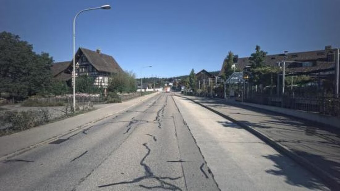 Im Juni 2025 beginnt die Sanierung der Russikerstrasse mit Fokus auf Verkehrssicherheit und Lärmschutz für Rumlikon.