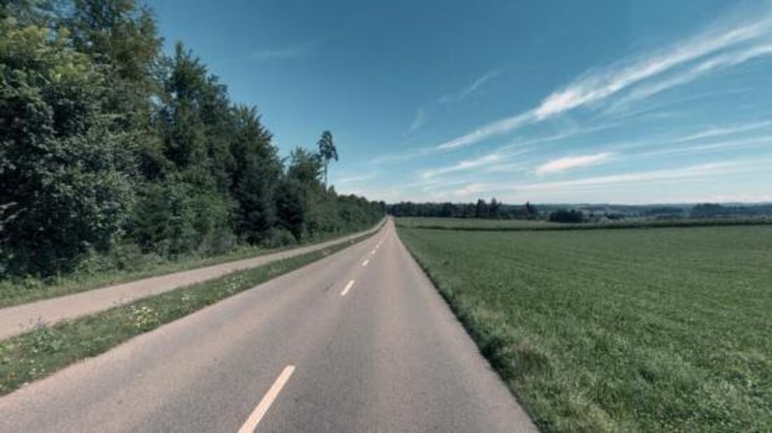 Die Alte Winterthurerstrasse zwischen Wallisellen und Bassersdorf wird ab August 2025 saniert. Risse und Spurrinnen erfordern umfassende Arbeiten.