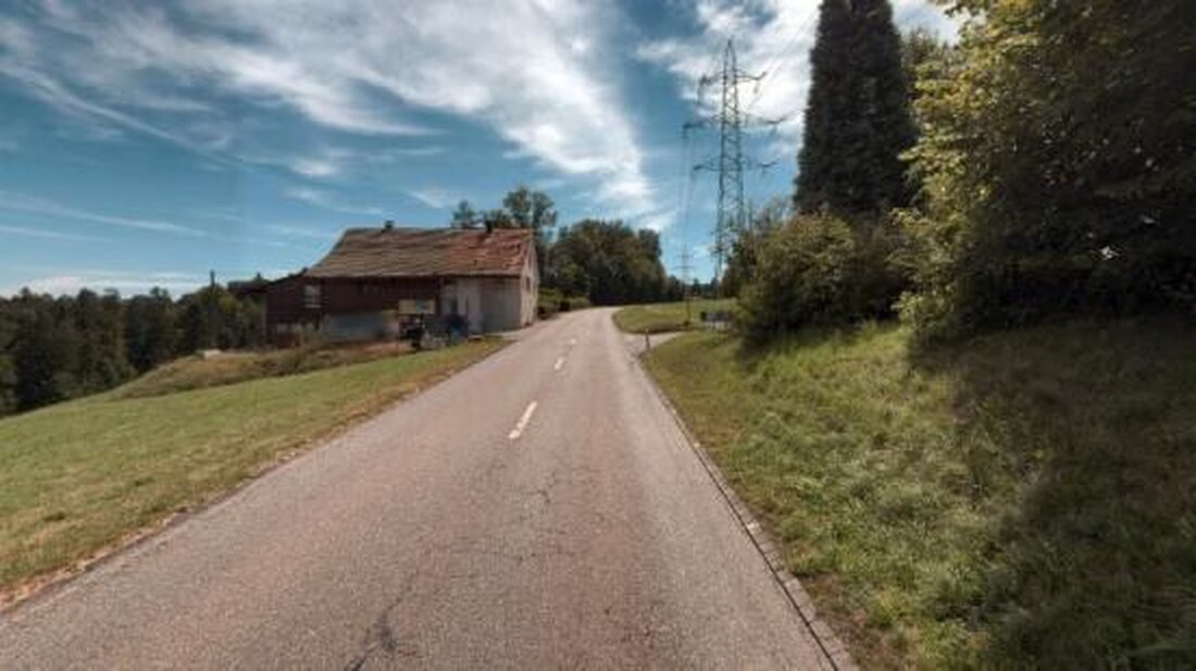 In Fällanden wird die Binzstrasse saniert und eine Radweglücke geschlossen. Bauarbeiten beginnen Herbst 2025, Dauer ca. 15 Monate.
